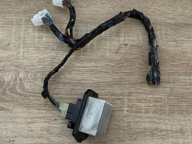 Регулятор оборотів пічки 73533AJ000 SUBARU