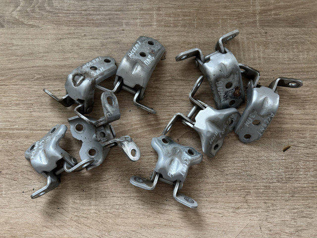 Петля передніх дверей лівих 793150X000 HYUNDAI