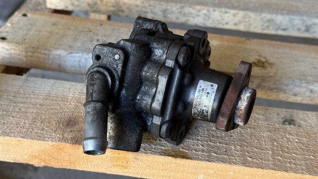 Насос рульового механізму 8K0145154H VAG