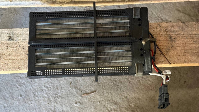 Електропідігрівач повітря системи опалення салону 8K0819011C VAG