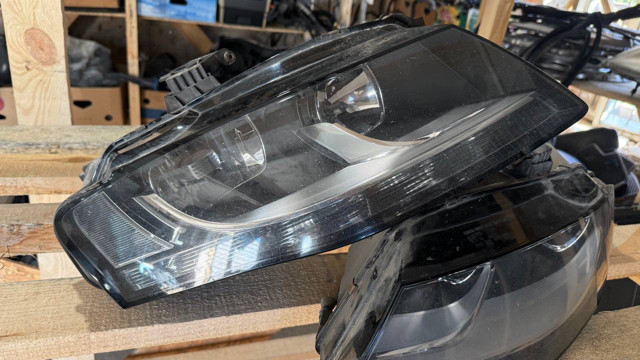 Фара основна права 8K0941030 VAG