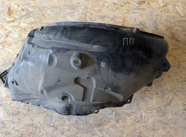 Підкрилок передній правий CLF500023 LAND ROVER