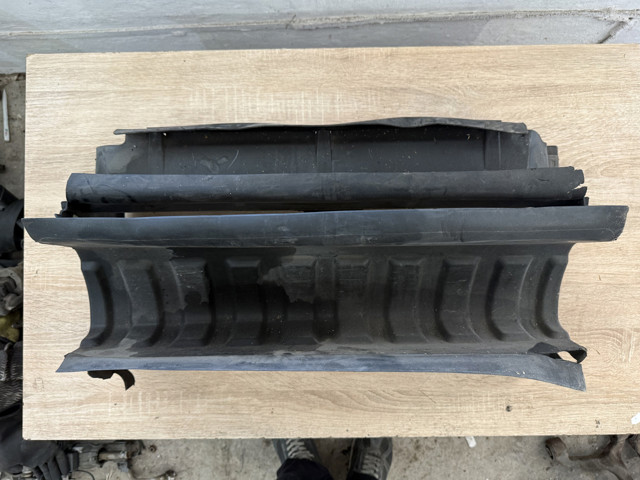 повітропровід радіатора DXJ500070 LAND ROVER