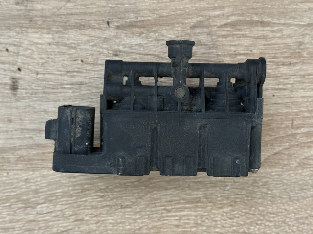Блок клапанів регульованої підвіски, задній RVH000055 LAND ROVER