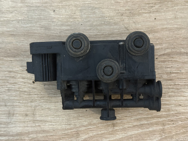 Блок клапанів регульованої підвіски, передній RVH000095 LAND ROVER