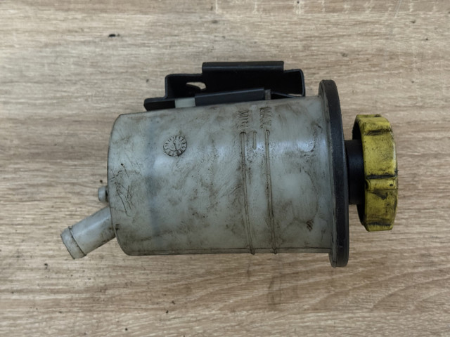 Бачки запасні (для масла) YC153R700AA LAND ROVER