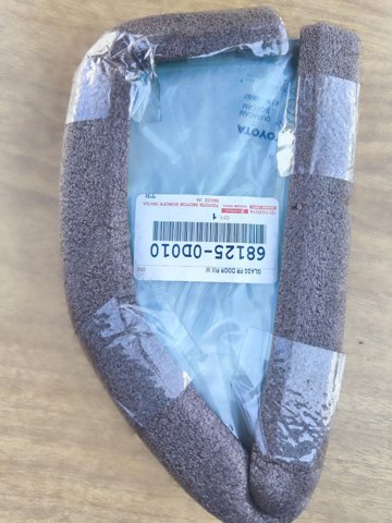 Скло трикутне дверей передніх правих 681250D010 TOYOTA