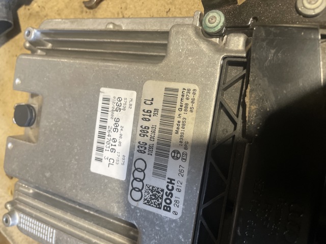 Комп'ютер двигуна 03G906016CL VAG