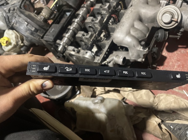Блок кнопок центральної консолі 61318373740 BMW