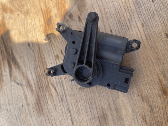Двигун заслінки рециркуляції повітря 7L0907511AK VAG