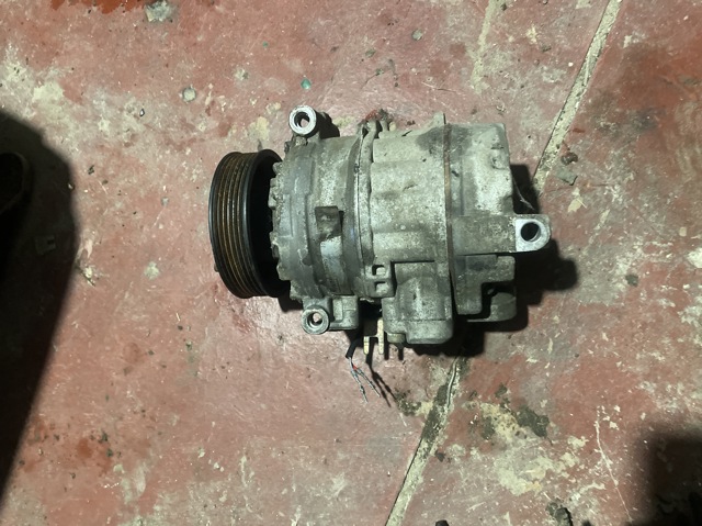 Компресор холодоагенту 7L6820803F VAG