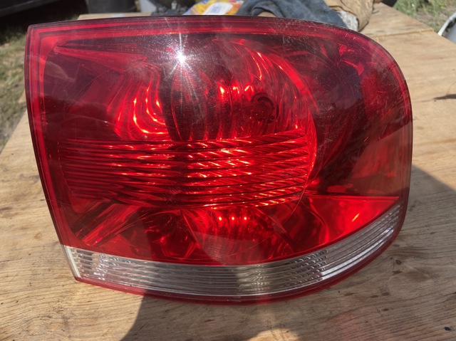 Задній правий зовнішній ліхтар 7L6945096K VAG