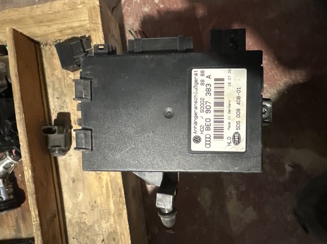 Блок керування фаркопом 8E0907383A VAG