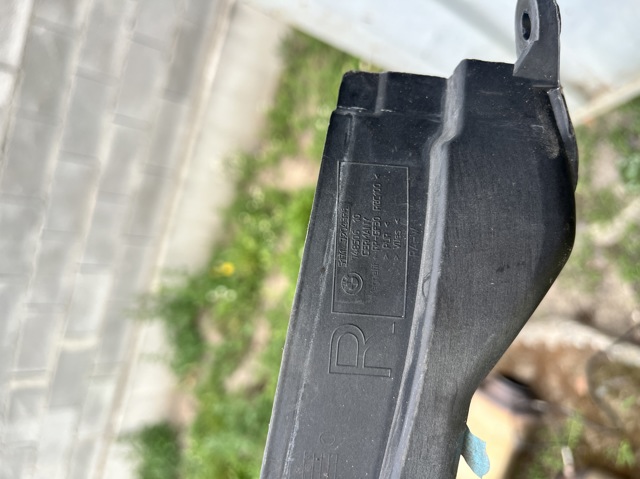 Коробка фільтра 13718573761 BMW