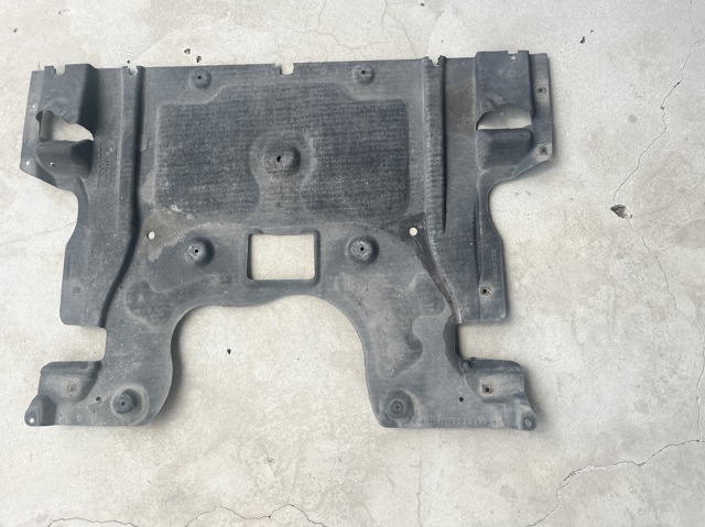Захист моторного відсіку 51758035943 BMW