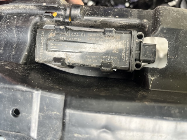 Блок системи контролю тиску в шинах 6881474 BMW