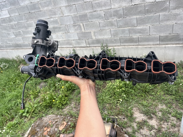 Колектор впускний 7811909 BMW