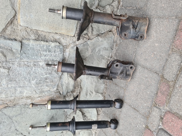 Ліва передня стійка MR369009 MITSUBISHI