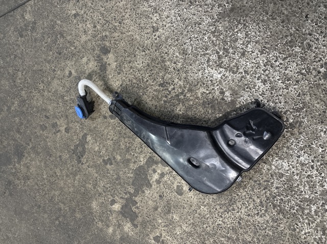 Бачок склоомивача 61667483866 BMW