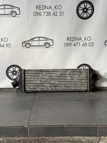 Охолоджувач наддувочного повітря Renault Trafic 2