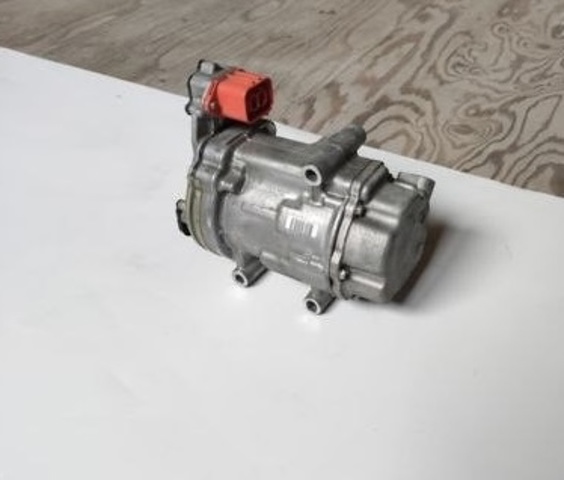 Компресор кондиціонера 926005SA1A NISSAN