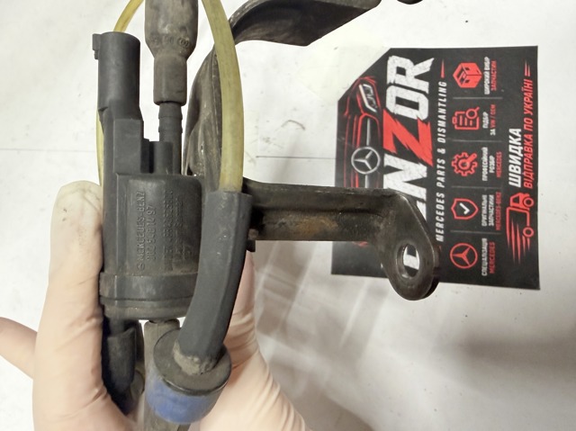 Клапан електропневматичний A0025401497 MERCEDES