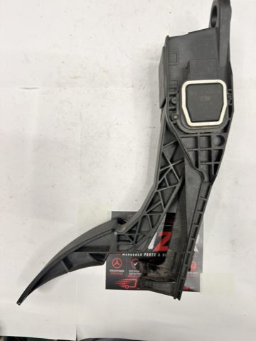Педаль акселератора A1643000104 MERCEDES