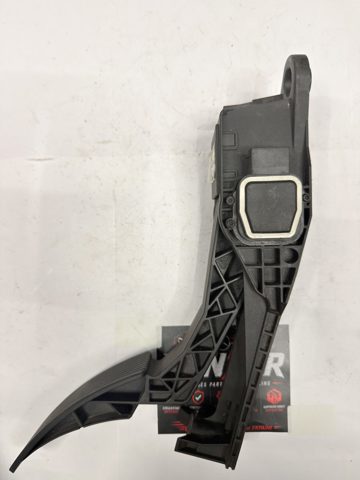 Підаль газу A1643000504 MERCEDES
