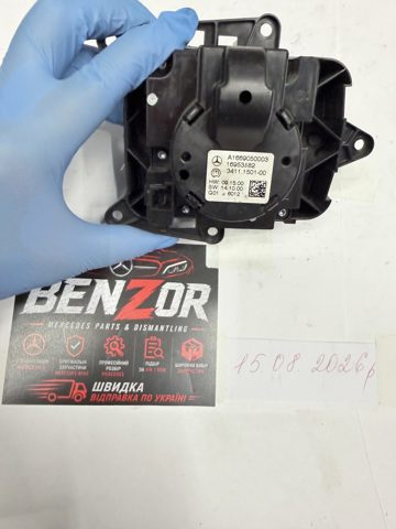 Блок кнопок центральної консолі A1669050003 MERCEDES