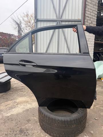 Двері задні в зборі A2127300205 MERCEDES