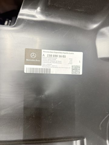 Підкрилок переднього крила, правий передній A2386901603 MERCEDES