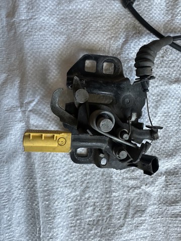 Замок капота, правий DS7Z16700B FORD
