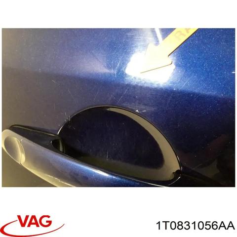 Дверка передня права 1T0831056AA VAG