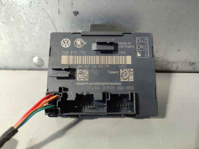 Блок комфорту задніх дверей 7N0959795 VAG