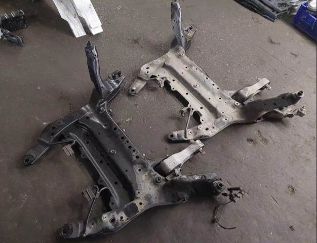 Балка передньої підвіски, підрамник 31116869546 BMW