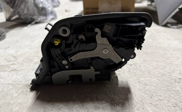 Замок задньої двері, лівої 51227281941 BMW