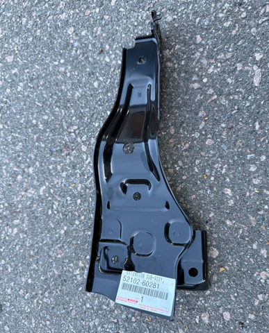 Праве кріплення переднього бампера 5210260281 TOYOTA
