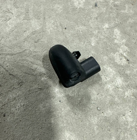 Сопло омивача лобового скла 61667410756 BMW