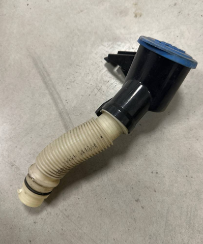 Горловина бачка омивача 61667443278 BMW