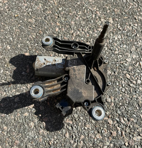 Двигун склоочисника заднього скла 67637329850 BMW