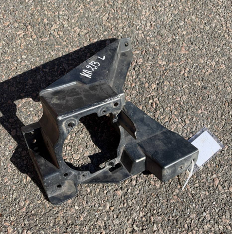 Кріплення протитуманки, лівої DS7Z15266B FORD