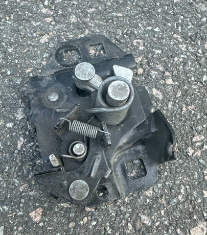 Замок капота, правий DS7Z16700C FORD
