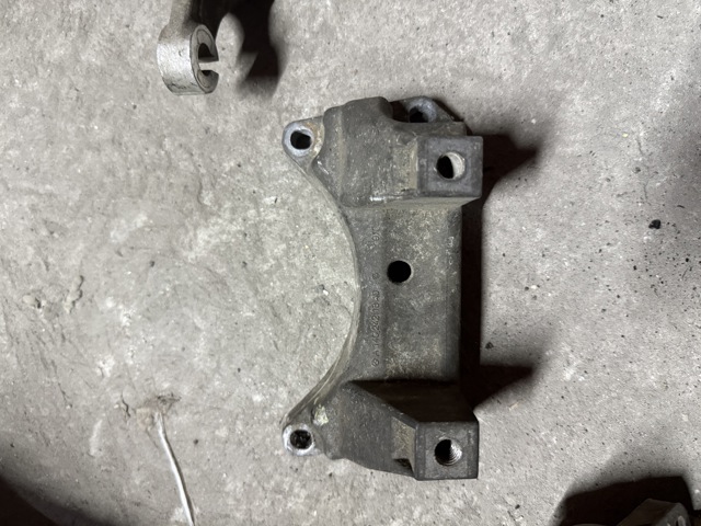 Кронштейн подушки коробки передач 1402421340 MERCEDES