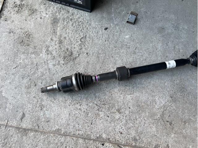 Привід передній правий 4341002E10 TOYOTA