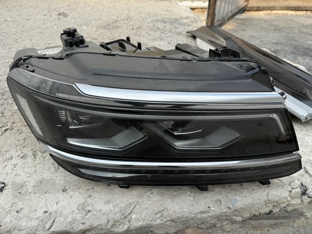 Фара передня права 5NB941114E VAG
