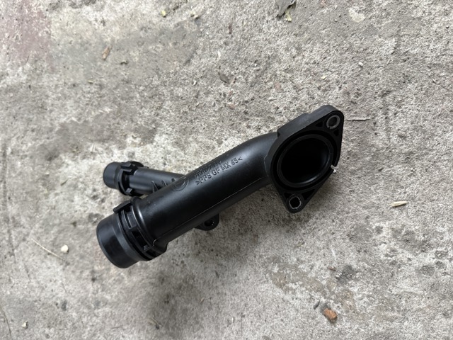 Водяний патрубок 7560130 BMW