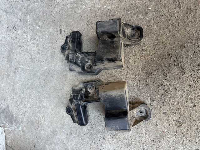 Кронштейн бампера заднього, лівий 850425283R RENAULT
