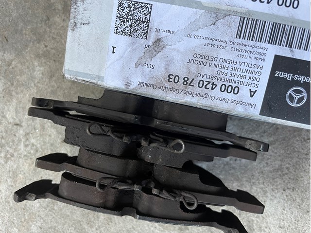 Колодки на гальмо задній дисковий A0004207803 MERCEDES