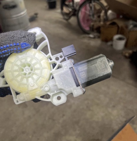 Мотор склопідйомника дверей передніх, правих A0009065706 MERCEDES