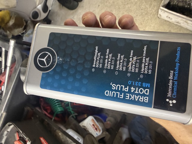 Гальмівна рідина A000989560509 MERCEDES